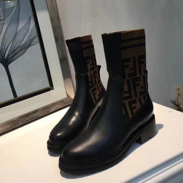 Bottes Fendi Marten, voyons ces bottes de créateurs (3)